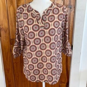 Freeway medallion print V-neck 3/4 sleeves pop over top medium pink blue tan